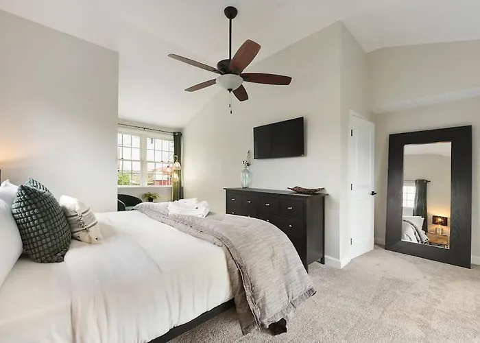 Holiday home Hostwise - The Cielo - Ohio River Views!